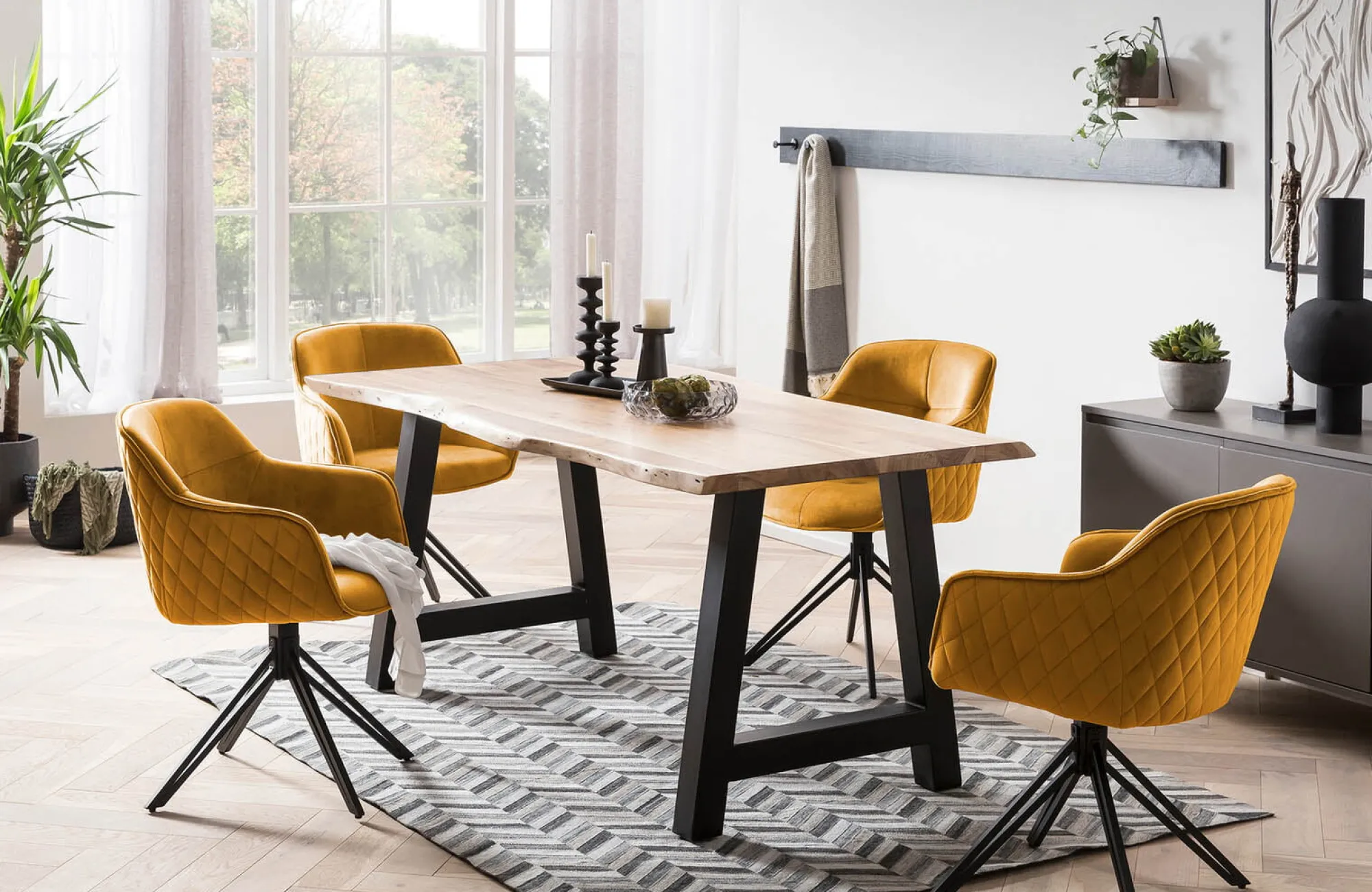 Eetkamerstoelen^Huisenthuis Armstoel Adele Geel