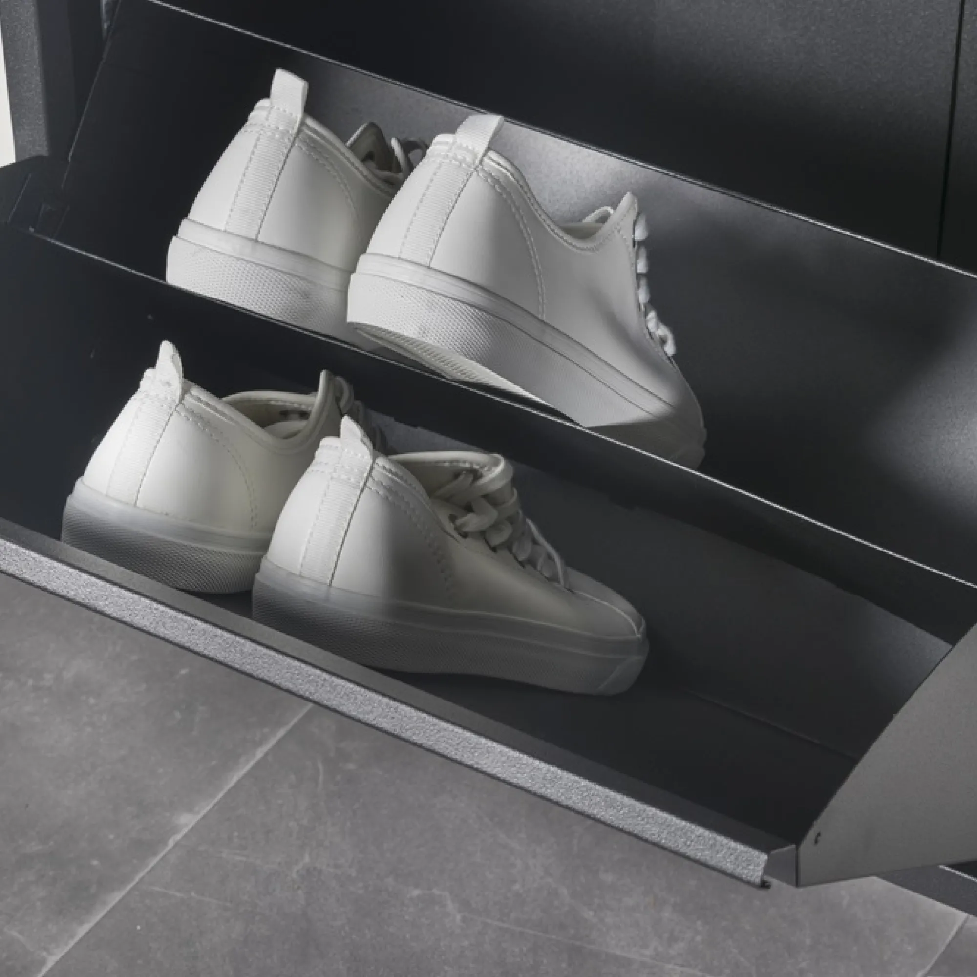 Schoenenkasten^Huisenthuis Schoenenkast Oscar-4 Zwart